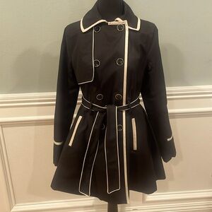 Black and white piping trench coat with tie